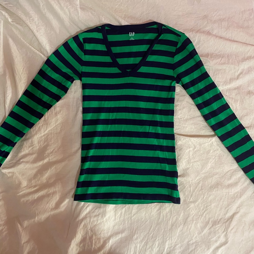 GAP “Twighlight-core” Stripped V-Neck